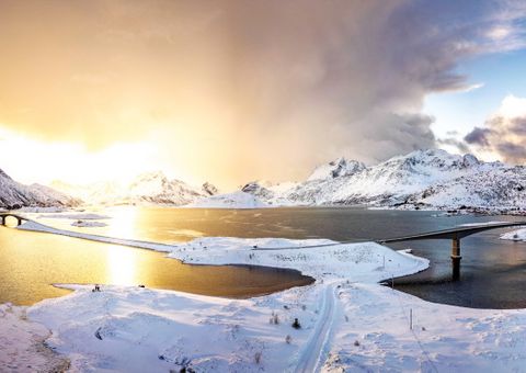 Lofoten Straßenbrücke im Winter