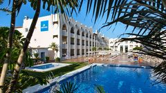 Außenansicht samt Pool Hotel MAC Puerto Marina