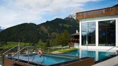 Außenpool und Jacuzzi, Hotel Goldried