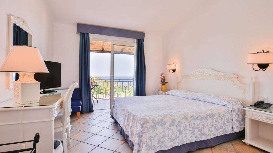 Zimmer mit Meerblick im Grand Hotel Porto Cervo auf Sardinien in Italien