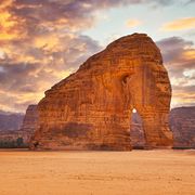 Jabal AlFil – Elefantenfels in der Wüstenlandschaft von Al Ula ©Lubo Ivanko, AdobeStock Jabal AlFil – Elefantenfels in der Wüstenlandschaft von Al Ula
