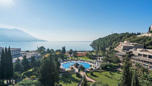 Ausblick mit Pool Hotel Iberostar Bellevue