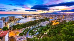 Blick auf das abendliche Malaga