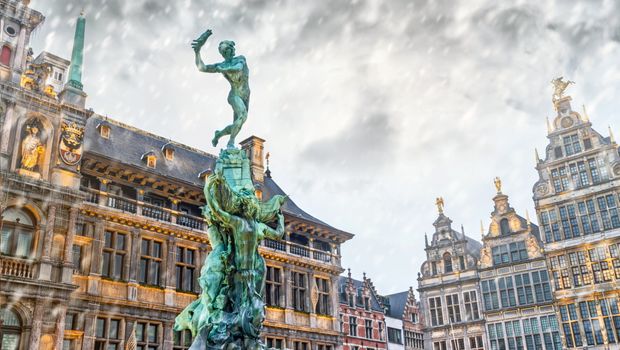 Antwerpen - Schneetreiben auf dem Grote Markt copy