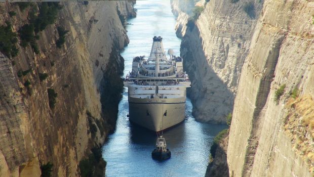 Ocean Majesty_crossing Corinth Canal