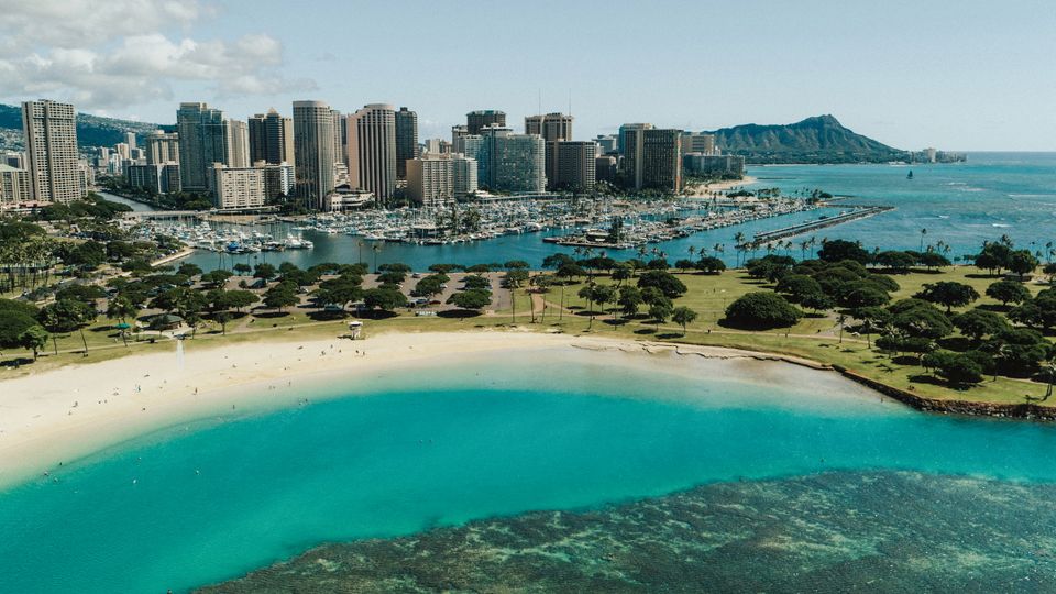 Honolulu_Magic Island Lagoon_Diamond Head_South Oahu