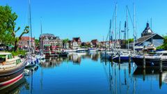Marina in Canal in Enkhuizen bei Hoorn