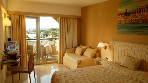 romantische Zimmer mit Balkon im Acacia Resort auf Sizilien in Italien