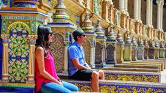 Pause auf dem Spanischen Platz in Sevilla