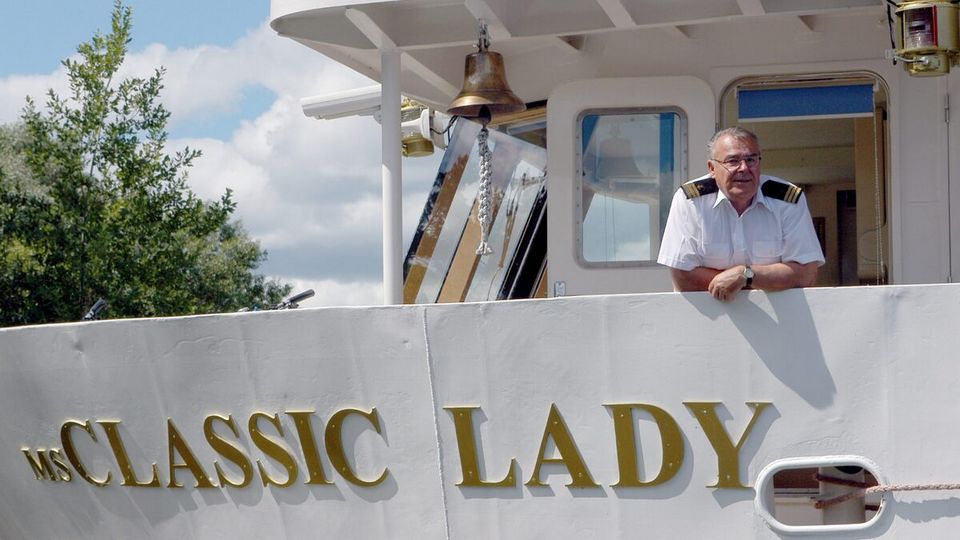 MS-Classic-Lady-mit-Kapitain copy