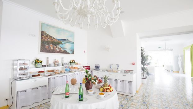 Buffet im Hotel La Madonnina  auf Ischia, Italien