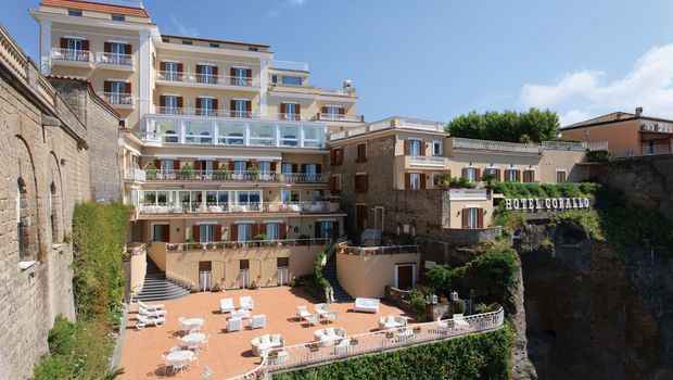 Außenbereich von Hotel Corallo bei Sorrent in Italien