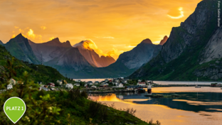 Mitternachtssonne in Reine Norwegen Lofoten