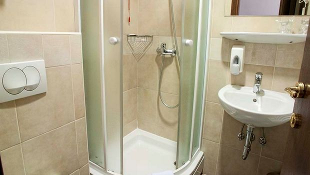 Badezimmerbeispiel Hotel Continental Rijeka