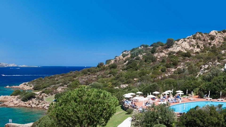 Aussicht auf Natur und Meer am Hotel La Bisaccia in Sardinien, Italien