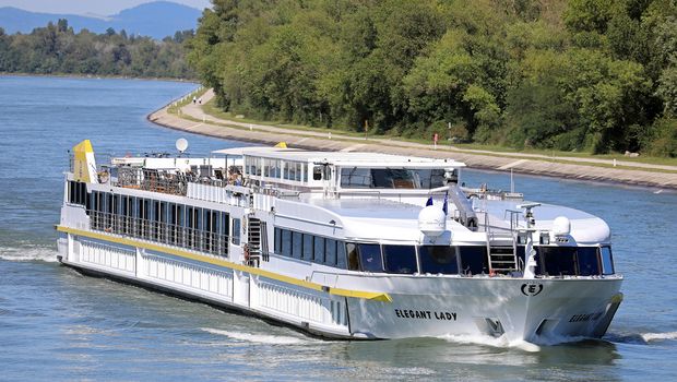 ELEGANT LADY Rhein aussen 2017_3 ©