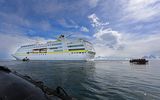 MS Hamburg mit Zodiak