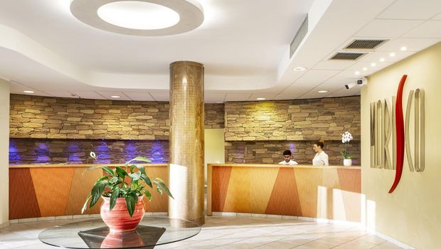 moderne Rezeption von Blu Hotel Morisco in Sardinien, Italien