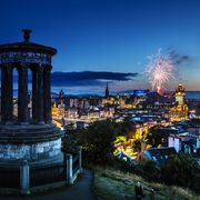 Blick vom Carlton Hill auf das Feuerwerk über Edinburgh ©Visit Britain, Andrew Pickett Feuerwerk über Edinburgh, Ausblick vom Calton Hill , Military Tattoo