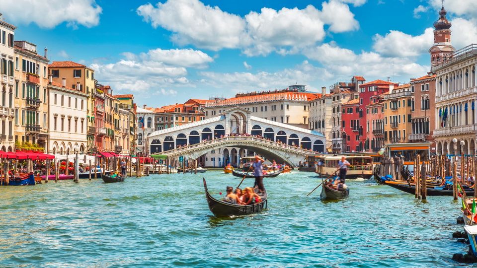 Brücke Rialto über dem Canal Grande in Venedig