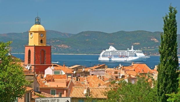 Saint Tropez mit Schiff