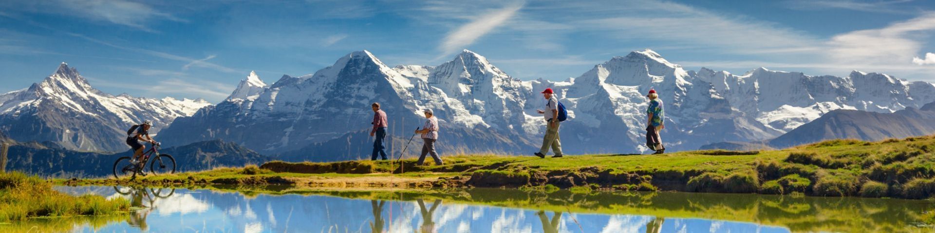 Wanderer am Jungfernjoch auf einer Schweiz Reise mit sz-Reisen