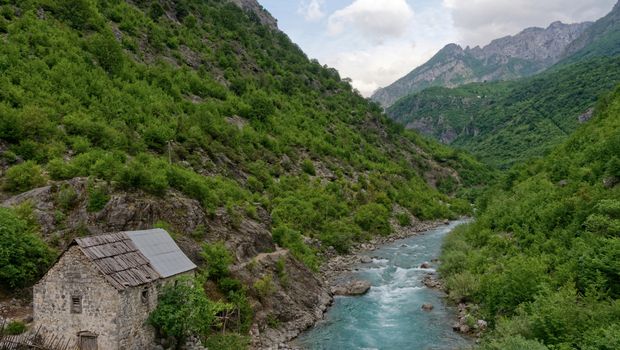 Cem Fluss Albanische Alpen