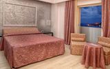 elegant eingerichtete Suite im Hotel Sabbie d´Oro auf Sizilien in Italien