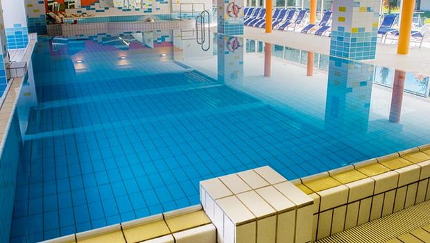 Schwimmbad im Hotel Kompas