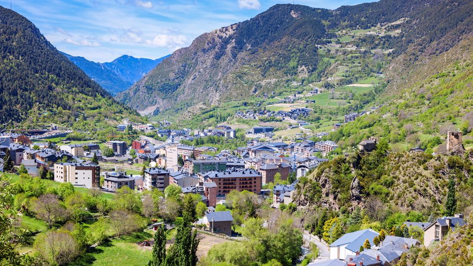 kleine Stadt in einem Tal in Andorra