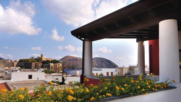 Dachgarten auf dem Grand Hotel Arciduca auf Lipari in Italien
