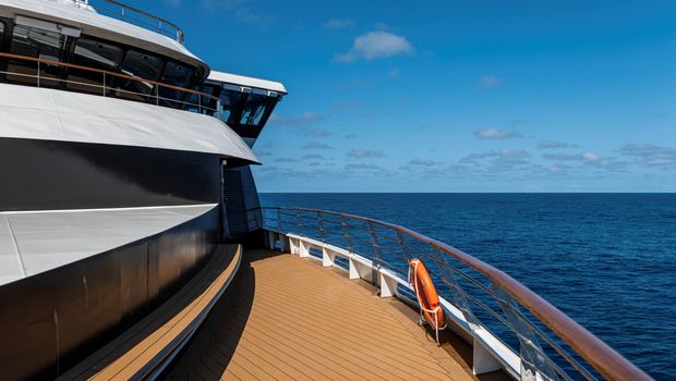 World Voyager Observation Deck © nicko cruises Schiffsreisen GmbH
