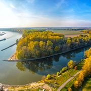 Flüsse und Blick von der Burg Devín bei Bratislava ©katatonia, AdobeStock Flüsse und Blick von der Burg Devín bei Bratislava