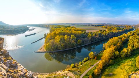 Flüsse und Blick von der Burg Devín bei Bratislava