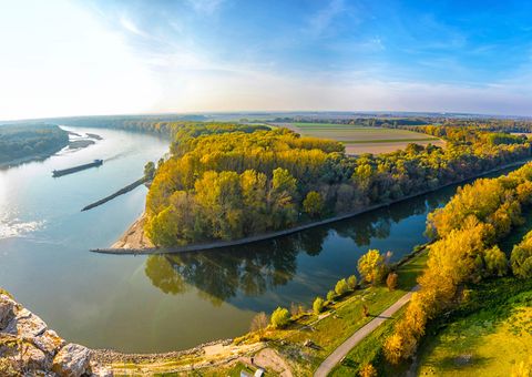 Flüsse und Blick von der Burg Devín bei Bratislava