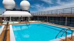 World Voyager Deck 7 Pool © nicko cruises Schiffsreisen GmbH