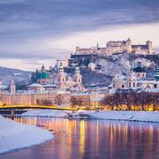 Salzburg im Winter Abenddämmerung
