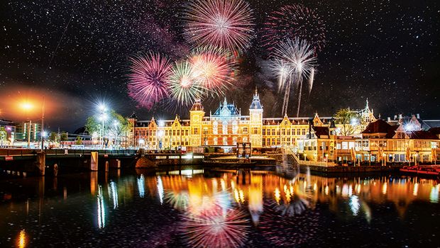 Silvesterfeuerwerk über Amsterdam