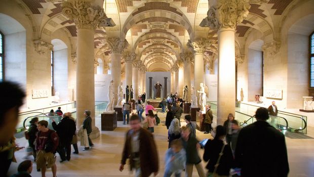 Innenansicht Louvre Paris
