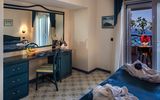 mediterran eingerichtetes Zimmer im Hotel Sorriso Thermae in Italien, Ischia