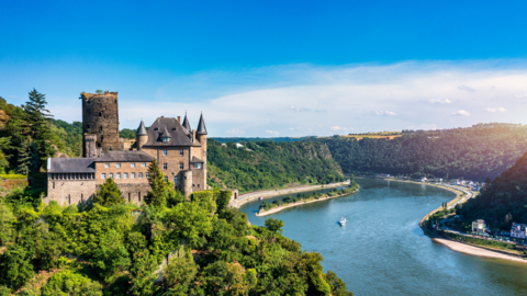 Burg am Rhein bei einer Flussreise mit sz-Reisen