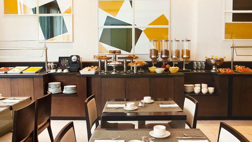 Grupotel Gran Via 678, Frühstück