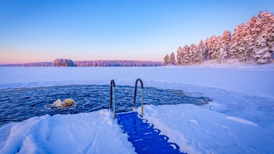Eisbaden in Finnland
