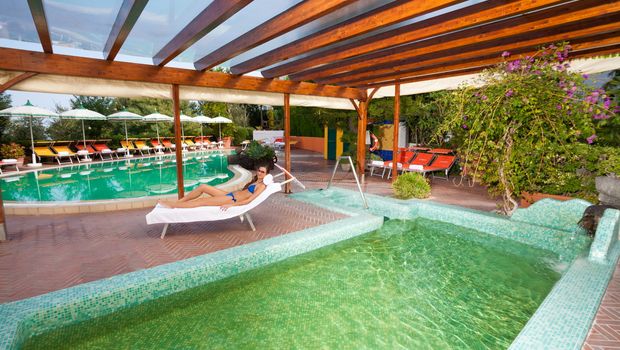 Entspannen an mehreren Pools im Hotel Terme la Pergola auf Ischia, Italien
