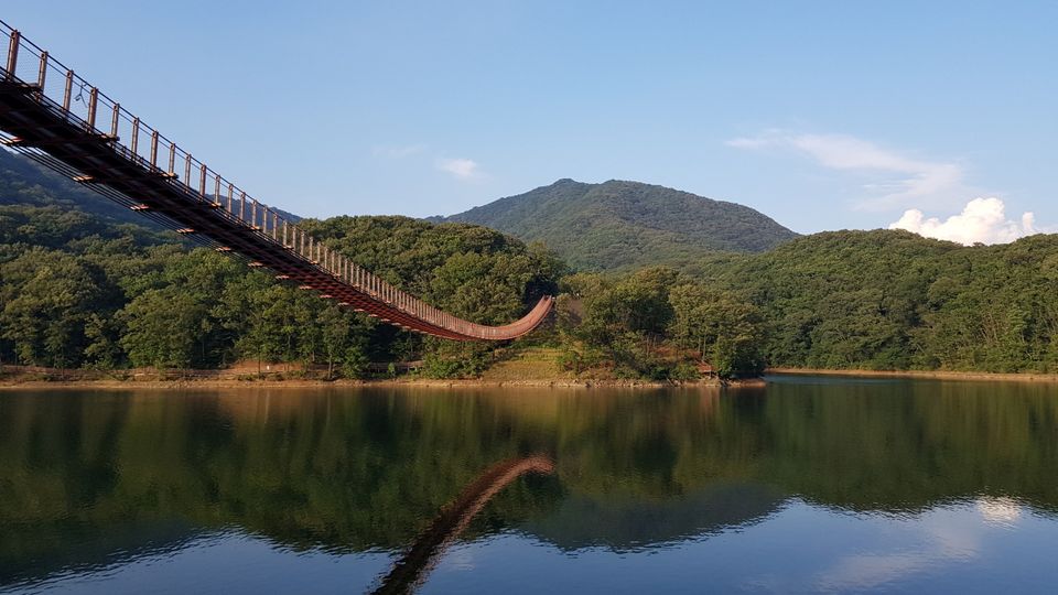 Brücke über See in Paju