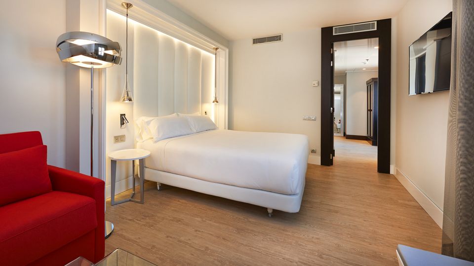  NH Collection Gran Hotel Calderon Schlafzimmer