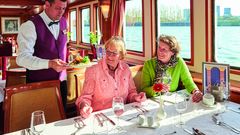 Im Restaurant MS Elegant Lady 
