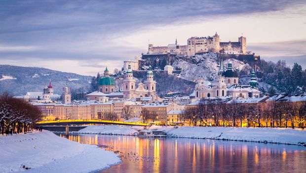 Salzburg im Winter Abenddämmerung