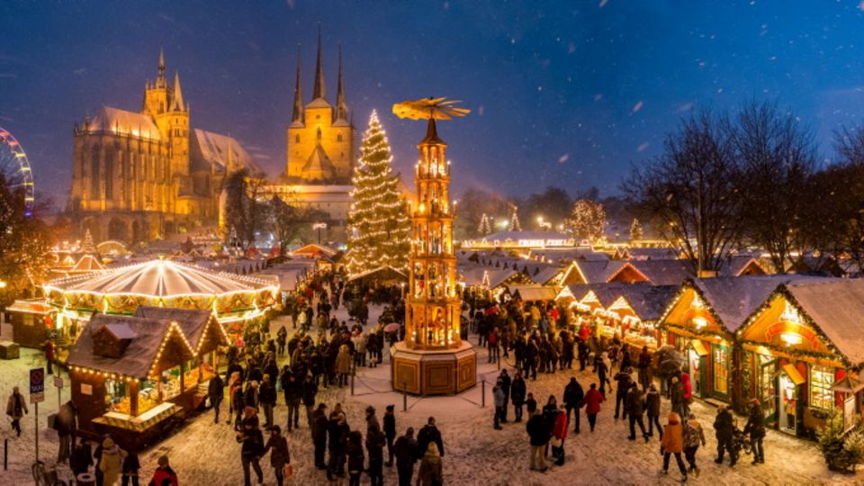 Erfurt, Weihnachtsmarkt auf dem Domplatz im Schnee